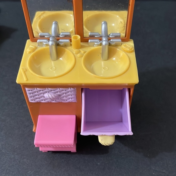 DOLLHOUSE FURNITURE BATHROOM  AND VANITY SET - Picture 11 of 14